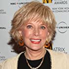 Lesley Stahl به عنوان Lesley Stahl