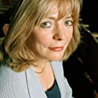 Alison Steadman به عنوان Mrs. Bennet