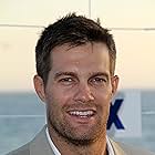 Geoff Stults به عنوان Tom Wright