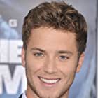 Jeremy Sumpter به عنوان Kyle Hartmann