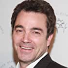 Jon Tenney به عنوان Pub MC