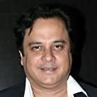 Mahesh Thakur به عنوان Mr. Pradhan -Aisha's Father