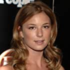 Emily VanCamp به عنوان Emily