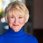 Dee Wallace به عنوان Lucille