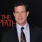 Dylan Walsh به عنوان General Sam Lane