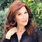 Lisa Ann Walter به عنوان Olivia Brooks