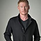 Zack Ward به عنوان Desmond Packard