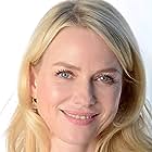 Naomi Watts به عنوان Maria Broaddus