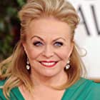 Jacki Weaver به عنوان Sandy