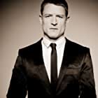 Philip Winchester به عنوان Sgt. Michael Stonebridge