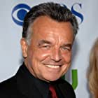 Ray Wise به عنوان Leon Nash