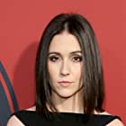 Shannon Woodward به عنوان Elizabeth Corman