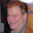 Robert Wuhl به عنوان Alexander Knox