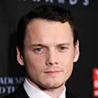 Anton Yelchin به عنوان Brian Bloom