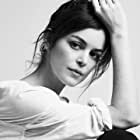 Nora Zehetner به عنوان Laura