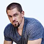 Steve Howey به عنوان Daniel