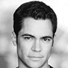 Danny Pino به عنوان Carter Heywood