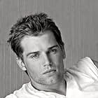 Mike Vogel به عنوان Blake Burroughs