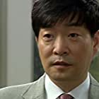 Son Hyeon-ju به عنوان Myeong Hoe-han