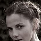 Louise Brealey به عنوان Beatrix