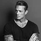 Joel Kinnaman به عنوان Erik