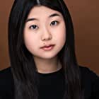 Kylie Kuioka به عنوان Stage Daughter