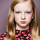 Ellie Grace Pomeroy به عنوان Daisy