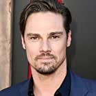 Jay Ryan به عنوان Sergeant Shaw