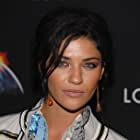 Jessica Szohr به عنوان Lt. Talla Keyali