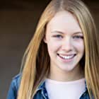 Savannah Schultz به عنوان Tall Child