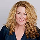 Sarah Colonna به عنوان Angie Bladell