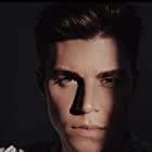 Nolan Gerard Funk به عنوان Tyson Curran