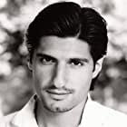 Kayvan Novak به عنوان Grant