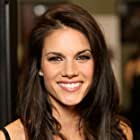 Missy Peregrym به عنوان Scarlett Harker