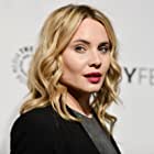 Leah Pipes به عنوان Camille O'Connell