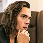 Jake Cuenca به عنوان Julian Castro