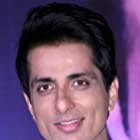 Sonu Sood به عنوان Maj. Bishen Singh