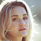 AJ Michalka به عنوان Young Abby