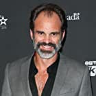 Steven Ogg به عنوان Troy Holloway