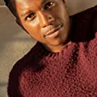 Leslie Odom Jr. به عنوان Self