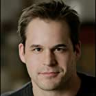 Kyle Bornheimer به عنوان Wilden Lightfoot (Dad)