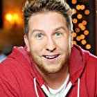 Nate Torrence به عنوان Lloyd