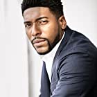 Jocko Sims به عنوان Dr. Floyd Reynolds