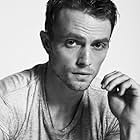 Wilson Bethel به عنوان Benjamin 'Dex' Poindexter