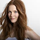 Darby Stanchfield به عنوان Nina Locke