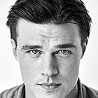 Finn Wittrock به عنوان Luke Harrison