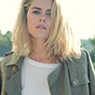 Rachael Taylor به عنوان Zoe