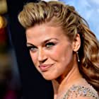 Adrianne Palicki به عنوان Cmdr. Kelly Grayson