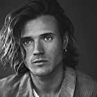 Dougie Poynter به عنوان Steven Barker