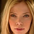 Riki Lindhome به عنوان Dr. Valerie Kinbott